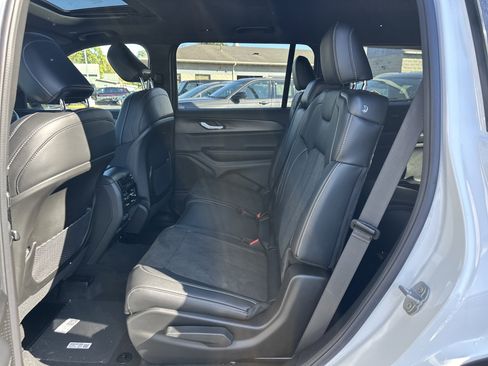 New 2025 Jeep Grand Cherokee L Altitude image 30