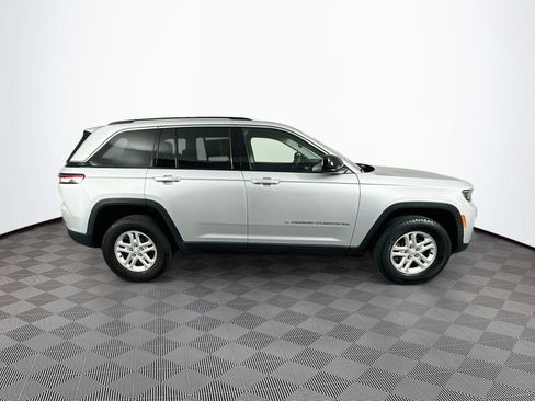 Certified 2023 Jeep Grand Cherokee Laredo AWD/4WD image 14
