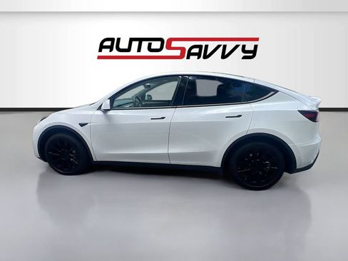 Used 2025 Tesla Model Y Long Range RWD image 4