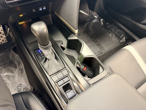 Used 2025 Toyota Camry SE FWD image 7