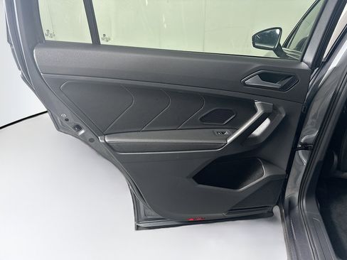 Used 2022 Volkswagen Tiguan SE w/ Panoramic Sunroof Package image 26