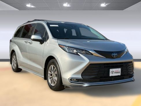 Used 2022 Toyota Sienna XLE image 7