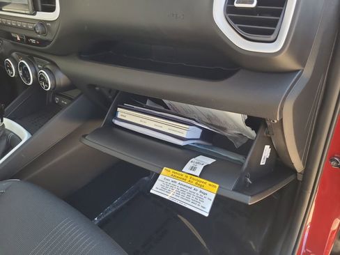 Used 2025 Hyundai Venue Limited image 18