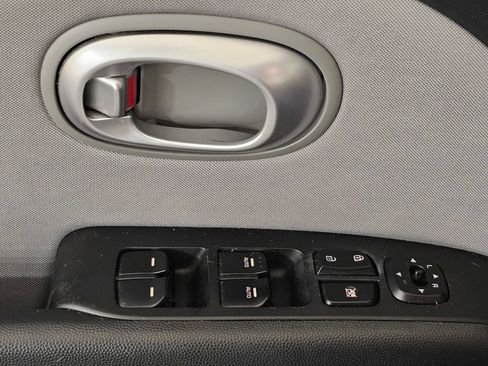 Used 2016 Kia Soul + FWD image 16