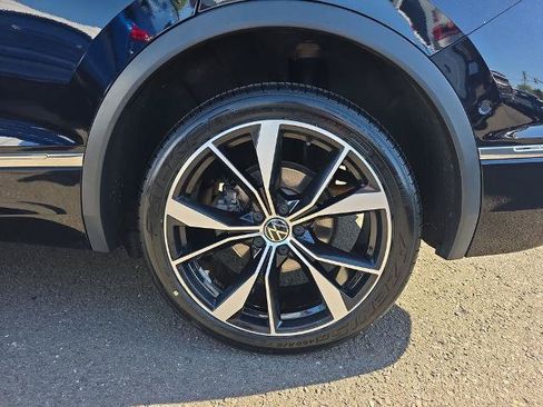 Used 2022 Volkswagen Tiguan SEL R-Line AWD/4WD image 11