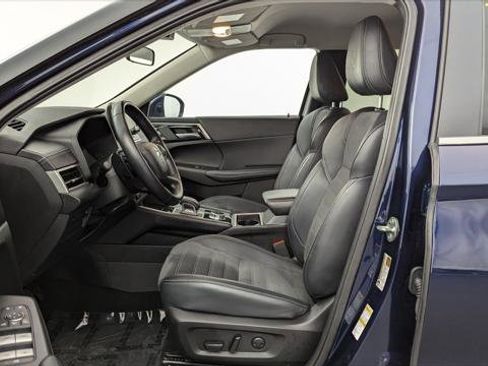 Used 2024 Mitsubishi Outlander SE image 14