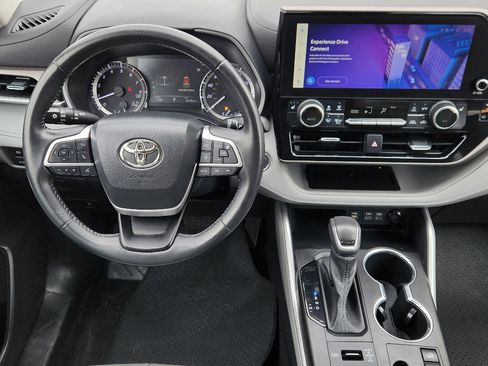 Used 2023 Toyota Highlander XLE image 27