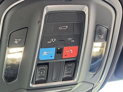 Certified 2025 Jeep Grand Cherokee Altitude image 29