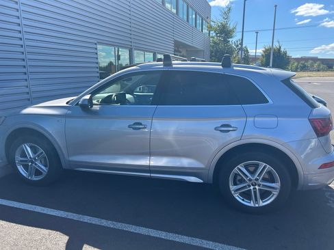 Used 2023 Audi Q5 e Premium w/ Convenience Package AWD/4WD image 3