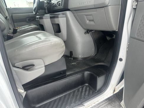 Used 2009 Ford E-250 and Econoline 250 E 250 3dr Cargo Van image 32