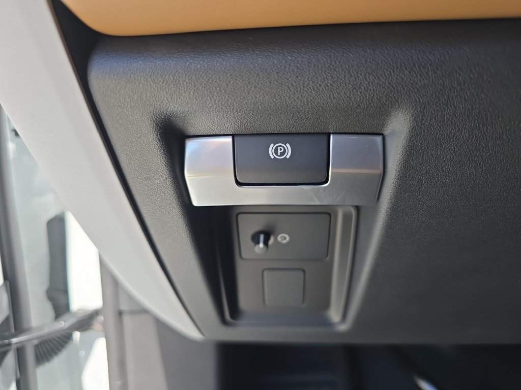 New 2026 Land Rover Defender 110 X-Dynamic SE AWD/4WD image 25