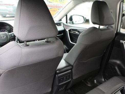 Certified 2022 Toyota RAV4 XLE FWD image 34