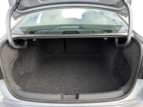 Used 2025 Volkswagen Jetta SE FWD image 17