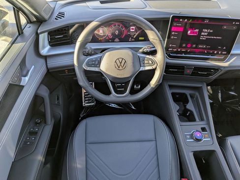 New 2026 Volkswagen Tiguan SE R-Line FWD image 11