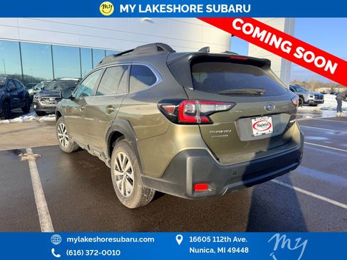 Used 2025 Subaru Outback Premium image 7
