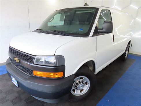 Used 2021 Chevrolet Express 2500 w/ Driver Convenience Package RWD image 4