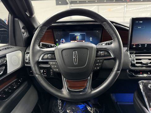 Used 2023 Lincoln Navigator Reserve image 13
