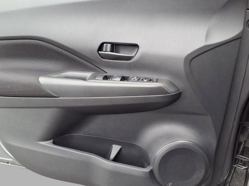 Certified 2025 Nissan Kicks Play S image 18