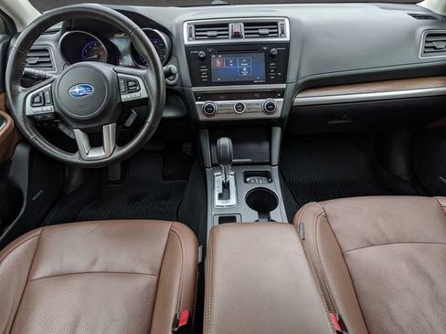 Used 2017 Subaru Outback 2.5i Touring AWD/4WD image 3
