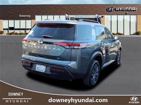 Used 2024 Nissan Pathfinder SV image 4