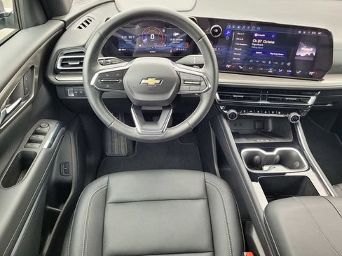 Used 2025 Chevrolet Traverse LT w/ Sun and Wheel Package FWD image 16