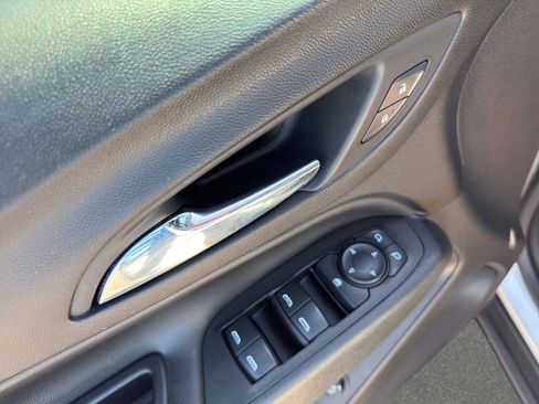 Used 2022 Chevrolet Equinox LT FWD image 12