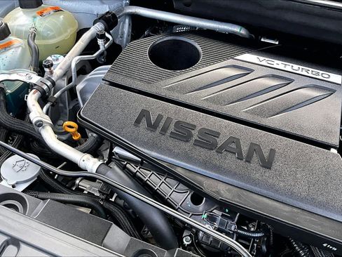 Certified 2025 Nissan Rogue SV FWD image 33