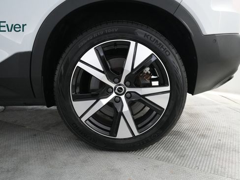 Used 2022 Volvo XC40 P8 Recharge Plus AWD/4WD image 9