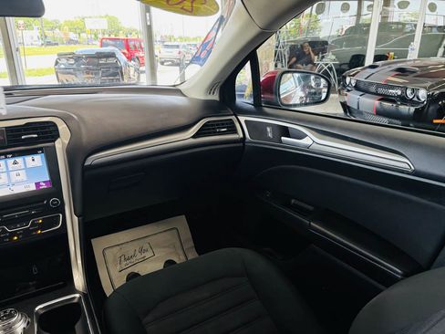 Used 2018 Ford Fusion SE w/ Fusion SE Technology Package FWD image 38