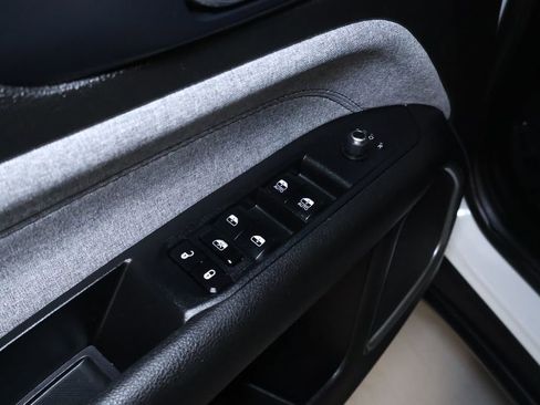 Used 2024 Jeep Compass Latitude image 14