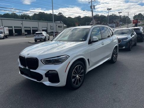 Used 2021 BMW X5 xDrive40i w/ M Sport Package image 3