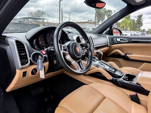 Used 2016 Porsche Cayenne AWD/4WD image 5