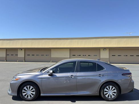 Used 2022 Toyota Camry LE FWD image 4
