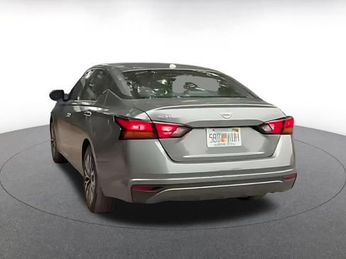 Used 2025 Nissan Altima 2.5 SV FWD image 14
