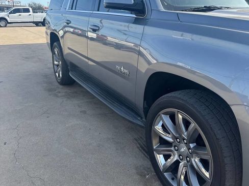 Used 2019 Chevrolet Suburban LT image 4
