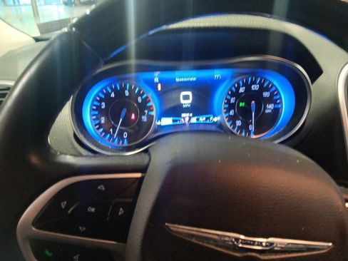 Used 2019 Chrysler 300 Limited RWD image 4