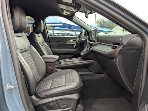 Used 2025 Ford Explorer ST-Line image 27