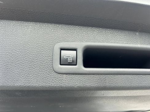 Used 2025 Toyota Sienna XLE FWD image 20