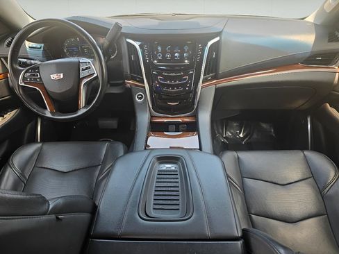 Used 2019 Cadillac Escalade Luxury AWD/4WD image 24