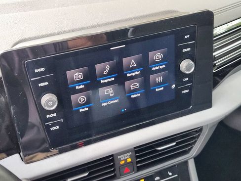 Certified 2025 Volkswagen Jetta SE FWD image 11