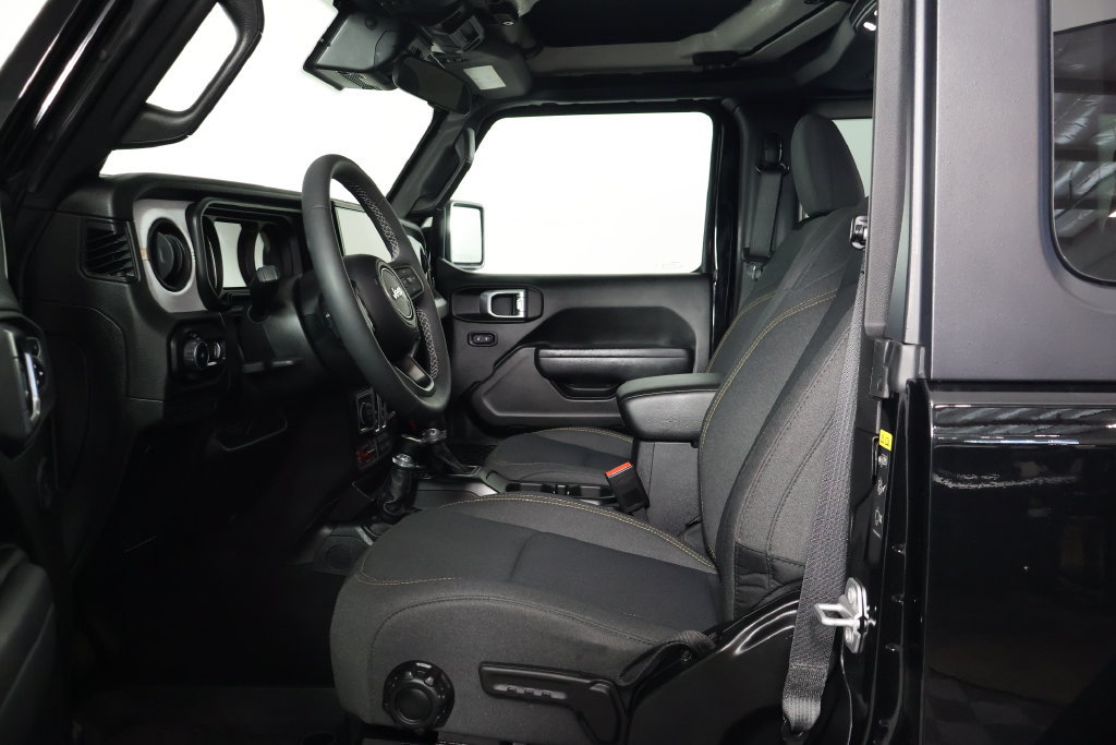 Used 2025 Jeep Wrangler Sport AWD/4WD image 10