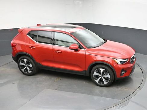 Used 2025 Volvo XC40 B5 Plus AWD/4WD image 42