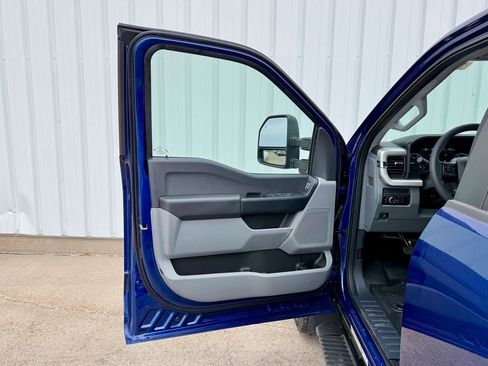 New 2026 Ford F550 4x4 Crew Cab image 14