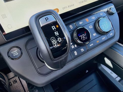 New 2026 Land Rover Defender 110 OCTA AWD/4WD image 31