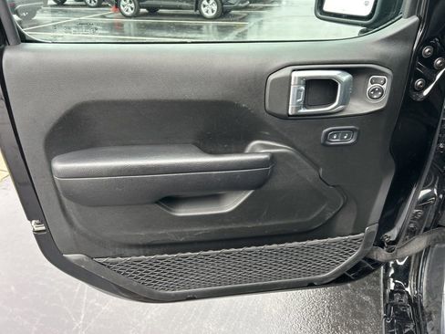 Used 2024 Jeep Wrangler Sport S image 3