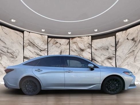 Used 2021 Toyota Avalon Limited w/ Advanced Safety Package FWD image 4
