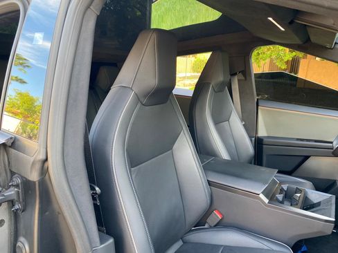 Used 2025 Tesla Cybertruck AWD Crew Cab image 44