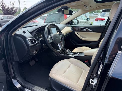 Used 2017 INFINITI QX30 Premium w/ Navigation Package AWD/4WD image 7