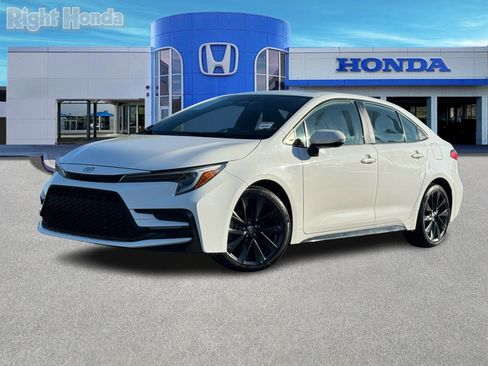 Used 2024 Toyota Corolla SE image 2