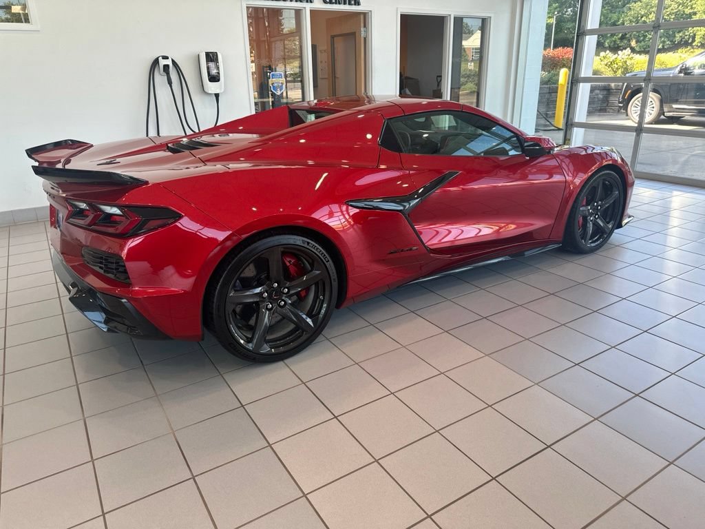 Used 2025 Chevrolet Corvette Z06 RWD image 7